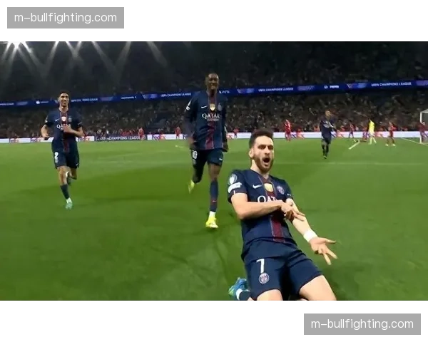 巴黎27脚连续传球破门 团队配合展现卫冕冠军底蕴